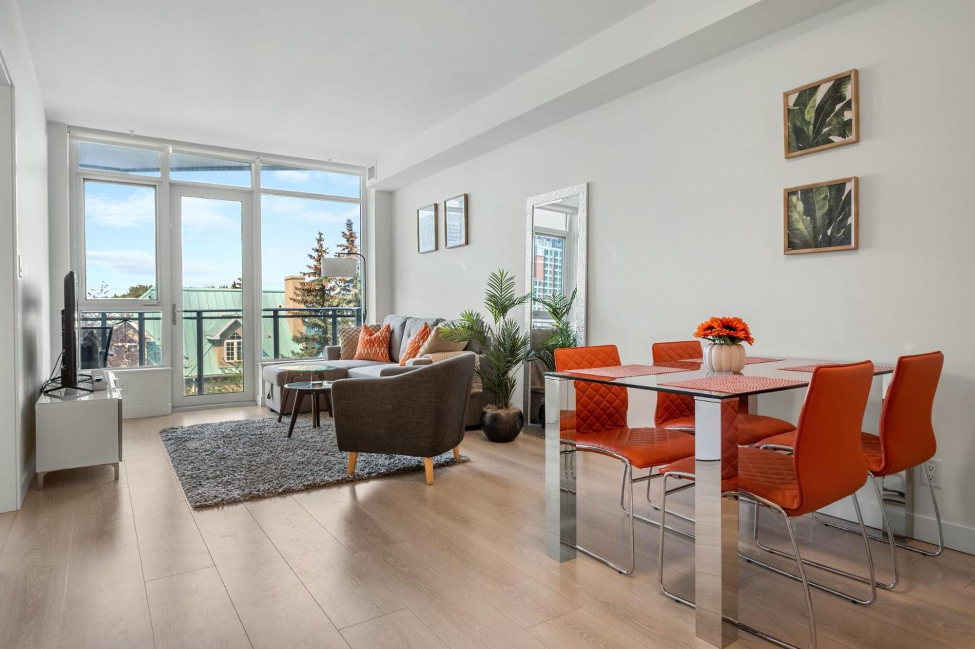 Guest Favorite Riverside Retreat- Walking Trails, Downtown Near Stampede! Free Banff Pass, Wine, Gym, Parking! 卡加利 外观 照片