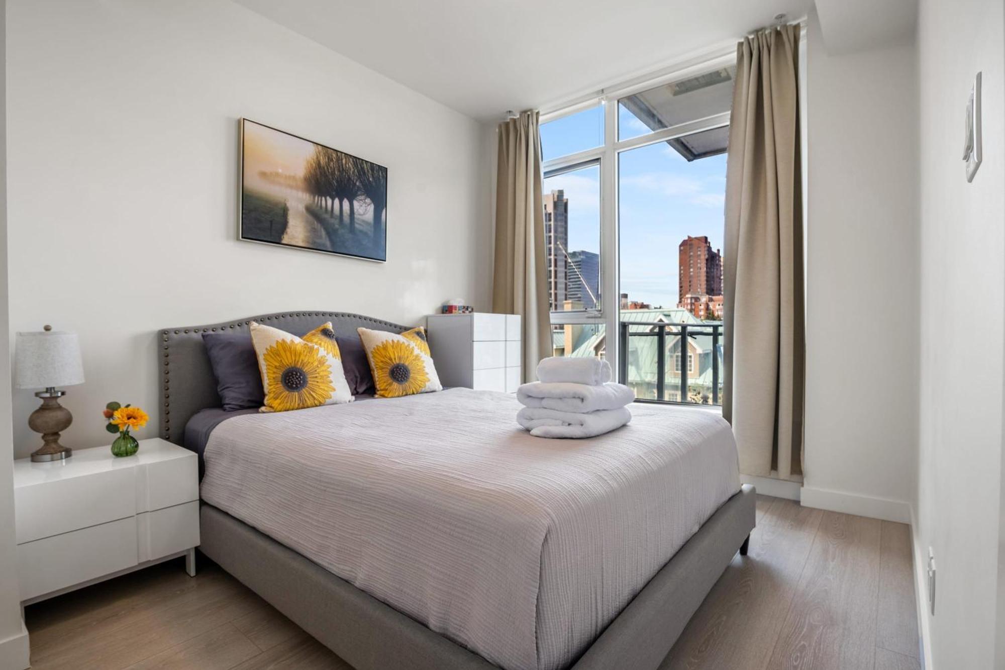 Guest Favorite Riverside Retreat- Walking Trails, Downtown Near Stampede! Free Banff Pass, Wine, Gym, Parking! 卡加利 外观 照片