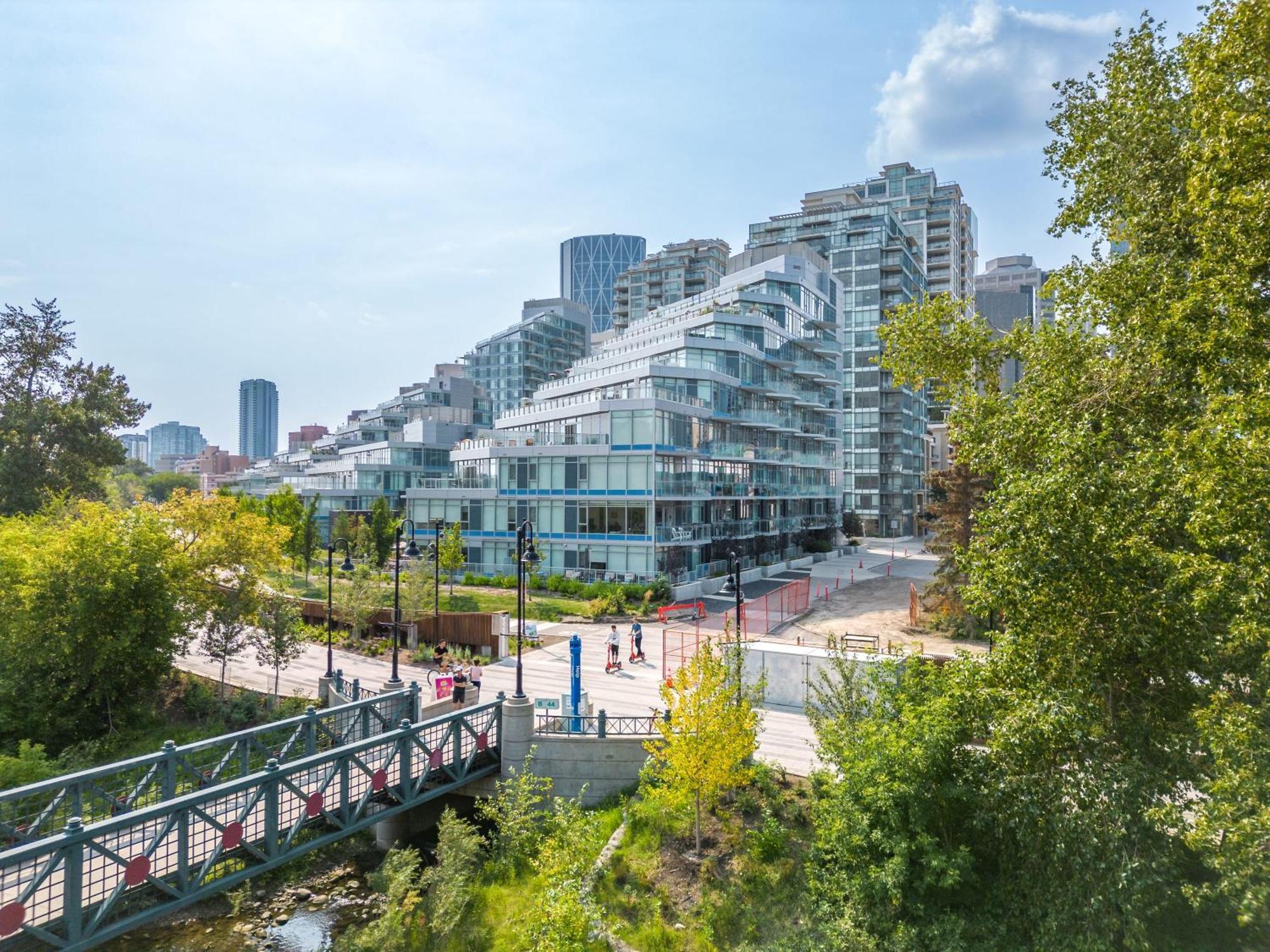 Guest Favorite Riverside Retreat- Walking Trails, Downtown Near Stampede! Free Banff Pass, Wine, Gym, Parking! 卡加利 外观 照片